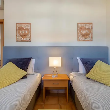 Elegant In With Pool *